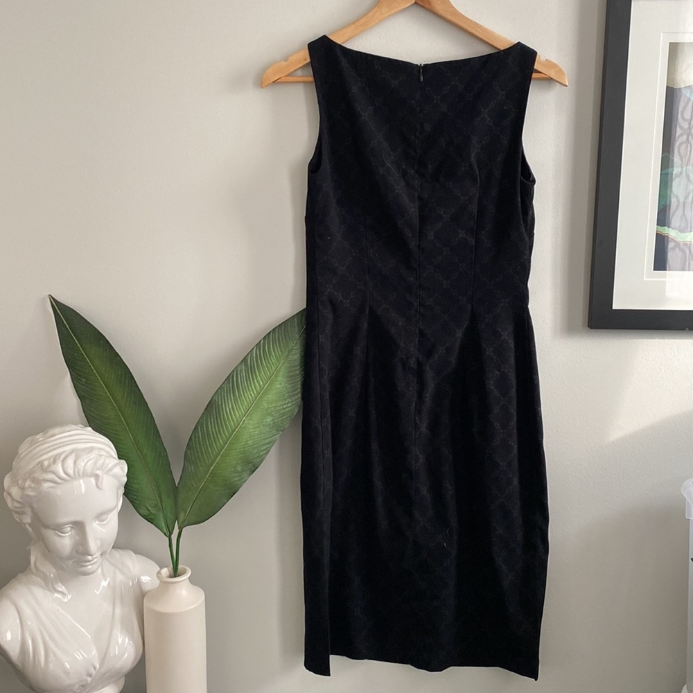 Velvety Subtle Chain Pattern Shift Dress - Picture 6 of 8